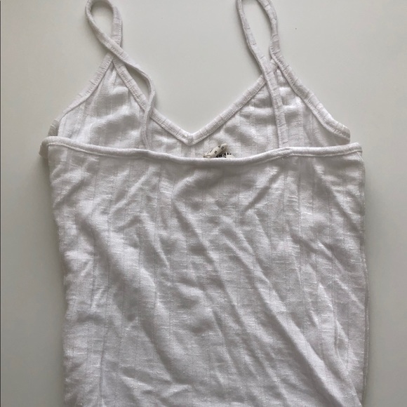 UP M Cropped White Tank - Picture 2 of 3